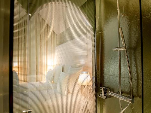 M Social Singapore : photo 7 de la chambre hébergement alcôve lits jumeaux confortable