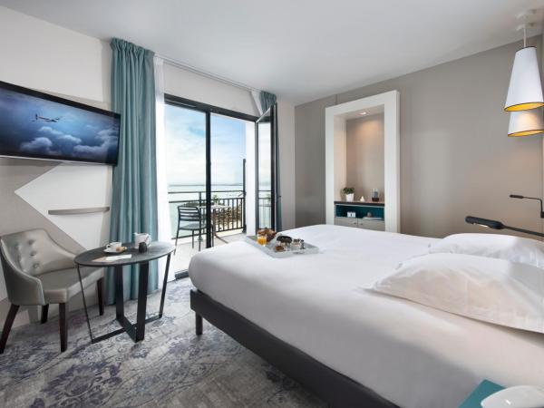Hôtel Valdys Thalasso & Spa - la Baie : photo 1 de la chambre chambre supérieure - vue sur mer
