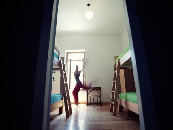 City Circus Athens : photo 3 de la chambre lit simple dans dortoir pour femmes de 4 lits