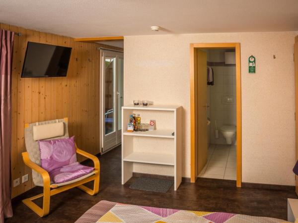 Hotel Lauberhorn - Home for Outdoor Activities : photo 7 de la chambre chambre quadruple avec balcon 