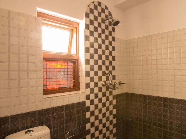 Hotel Pokhara View : photo 9 de la chambre chambre familiale avec balcon