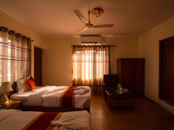 Hotel Pokhara View : photo 6 de la chambre chambre triple - vue sur ville