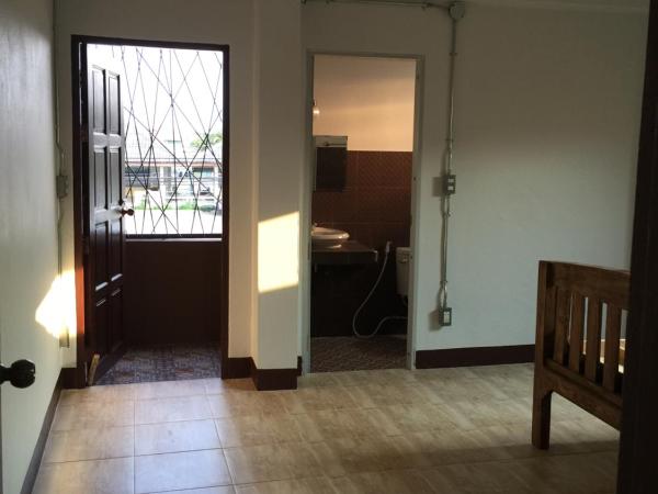 Chiangmai HomeTeL : photo 1 de la chambre chambre lits jumeaux avec salle de bains privative