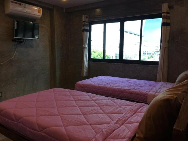 Chiangmai HomeTeL : photo 2 de la chambre chambre lits jumeaux avec salle de bains privative