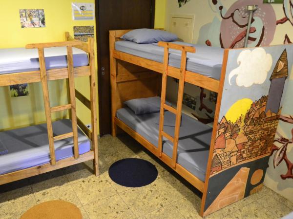 Nomade In Arte e Hostel São Paulo : photo 4 de la chambre lit dans un dortoir mixte de 12 lits avec salle de bains commune