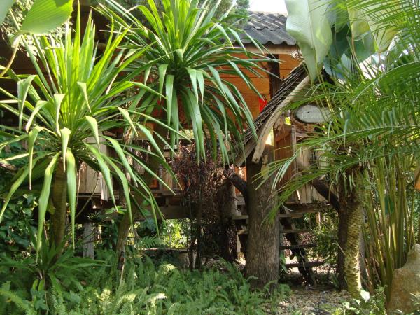 Baan Suan Jantra Home Stay : photo 10 de la chambre chambre lit queen-size - vue sur jardin