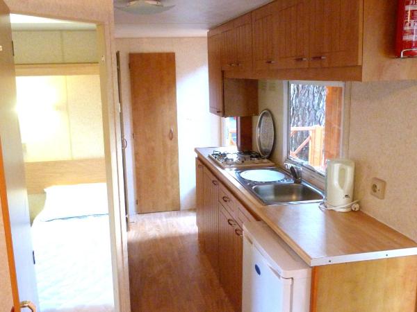 Camping Media Mobile Homes in Brioni Sunny Camping : photo 5 de la chambre mobile home 2 chambres avec terrasse