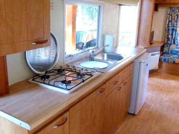 Camping Media Mobile Homes in Brioni Sunny Camping : photo 6 de la chambre mobile home 2 chambres avec terrasse