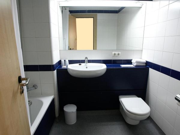 Travelodge Torrelaguna : photo 4 de la chambre chambre familiale