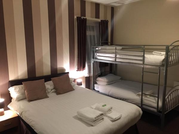 Boomerang Blackpool : photo 2 de la chambre chambre quadruple avec douche