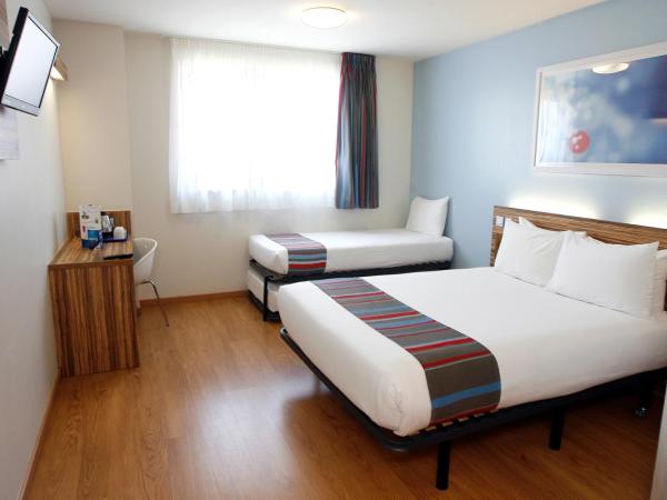 Travelodge Barcelona Poblenou : photo 5 de la chambre chambre familiale