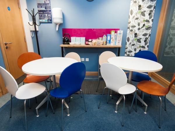 Russell Scott Backpackers Hostel : photo 5 de la chambre chambre familiale avec salle de bains commune