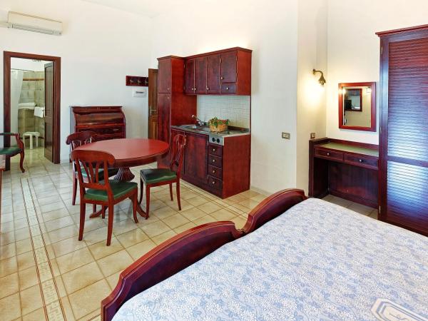 Parco Smeraldo Appartamenti : photo 7 de la chambre petit studio - vue sur mer