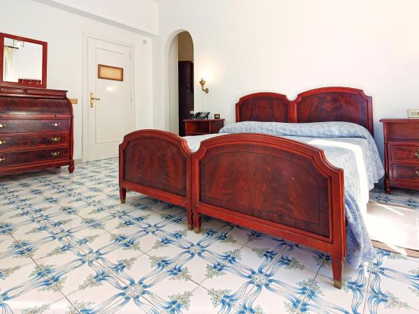 Parco Smeraldo Appartamenti : photo 3 de la chambre studio standard avec vue sur mer