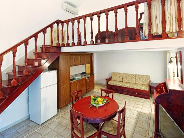 Parco Smeraldo Appartamenti : photo 3 de la chambre appartement 1 chambre supérieur en duplex – vue sur jardin