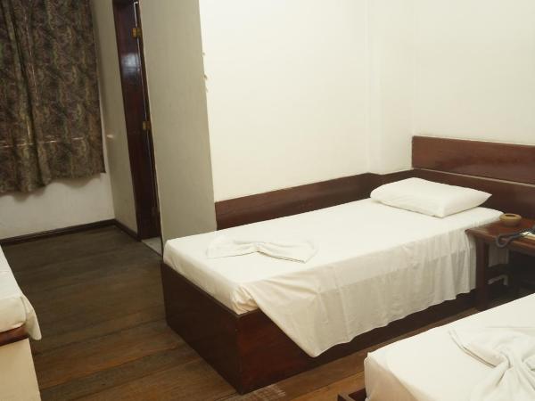 Hotel Americas : photo 7 de la chambre rustic triple room (2nd floor)