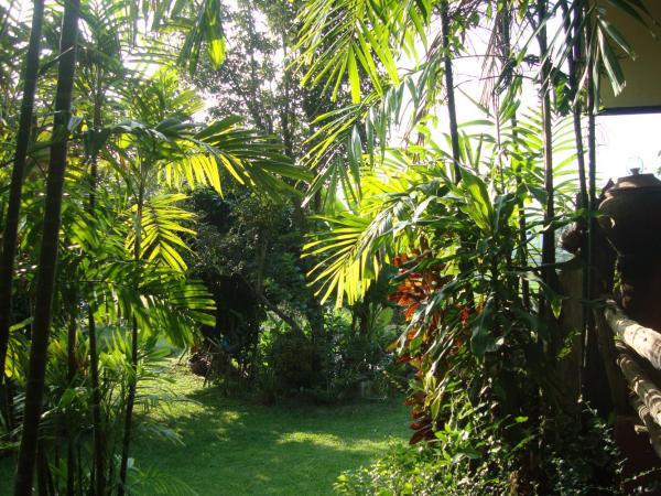 Baan Suan Jantra Home Stay : photo 8 de la chambre chambre lit queen-size - vue sur jardin