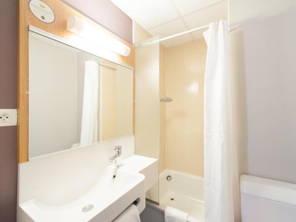 B&B HOTEL Cholet Sud : photo 6 de la chambre chambre double