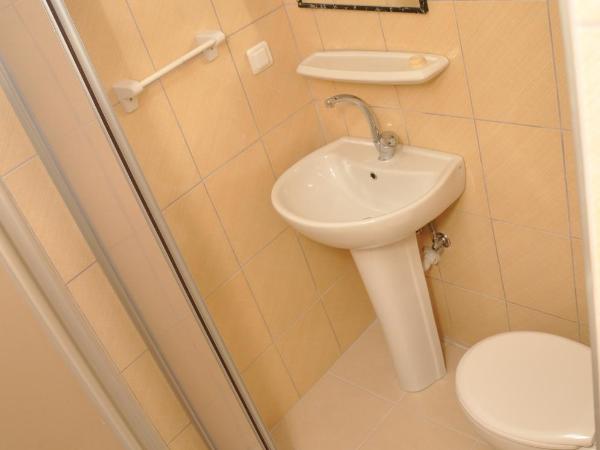 Kleopatra Beach Yildiz Hotel : photo 5 de la chambre chambre triple standard - vue sur piscine