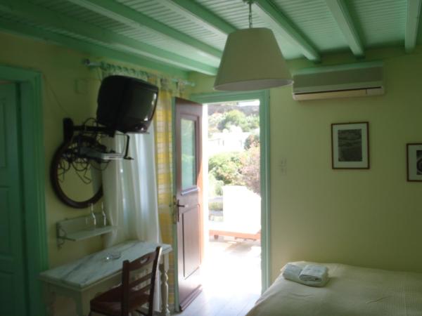 Studios & Suites Rania : photo 5 de la chambre chambre lits jumeaux - vue sur mer