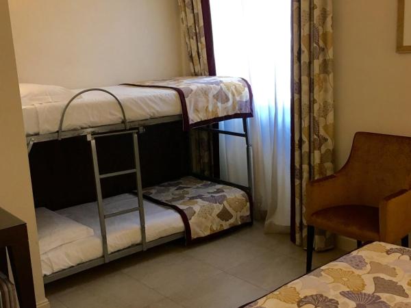Hotel Perseo : photo 3 de la chambre chambre familiale (2 adultes et 2 enfants)