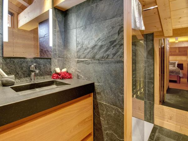 Chalet-Hôtel Inarpa : photo 5 de la chambre suite deluxe « sous le toit » (2 personnes)