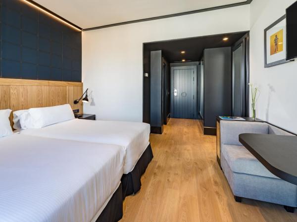 H10 Puerta de Alcalá : photo 3 de la chambre chambre double ou lits jumeaux standard