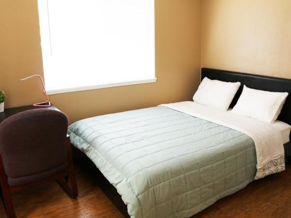 Quiet, clean and comfortable room : photo 5 de la chambre chambre double avec salle de bains privative