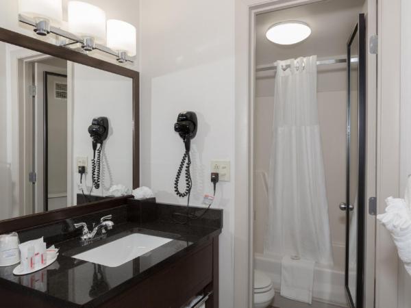 Ramada by Wyndham Boston : photo 2 de la chambre chambre lit queen-size accessible aux personnes à mobilité réduite - non-fumeurs