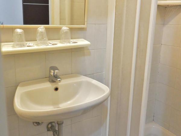 Hotel Arno : photo 4 de la chambre chambre lits jumeaux