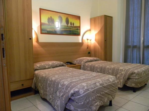 Hotel Eden : photo 7 de la chambre chambre lits jumeaux