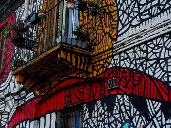 ----- The Navigli Junior Suite ----- Quiet & comfy vintage Junior Suite with cozy balcony - high floor lift to 4th floor - metro' verde -green subway Porta Genova : photo 4 de la chambre suite junior avec balcon