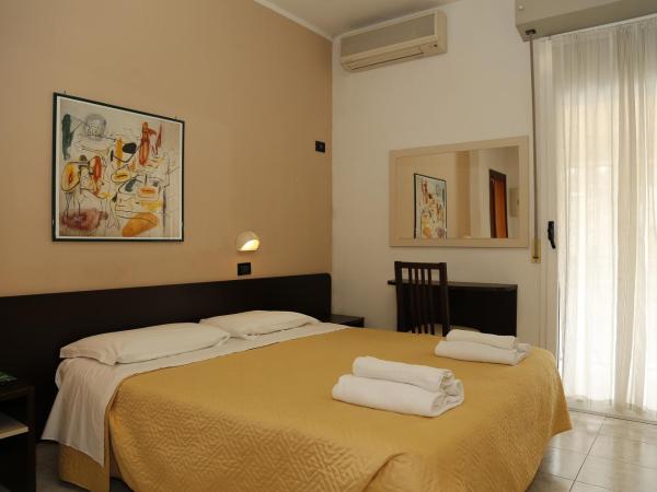 Hotel Villa Dina : photo 2 de la chambre chambre double ou lits jumeaux standard