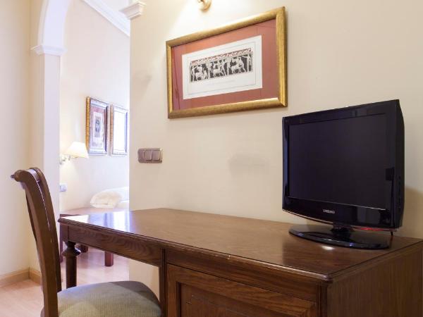 Hotel Cervantes : photo 10 de la chambre chambre triple