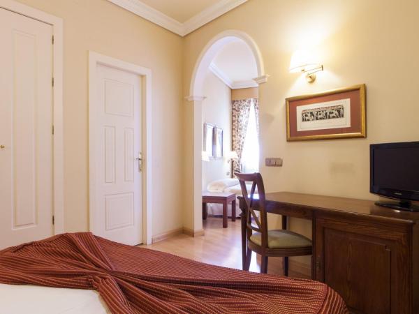 Hotel Cervantes : photo 9 de la chambre chambre triple