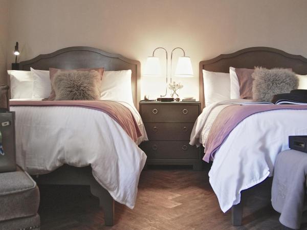 Hollywood Hotel : photo 1 de la chambre chambre avec 2 grands lits queen-size