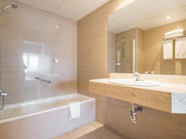 Ilunion Romareda : photo 6 de la chambre chambre double ou lits jumeaux supérieure