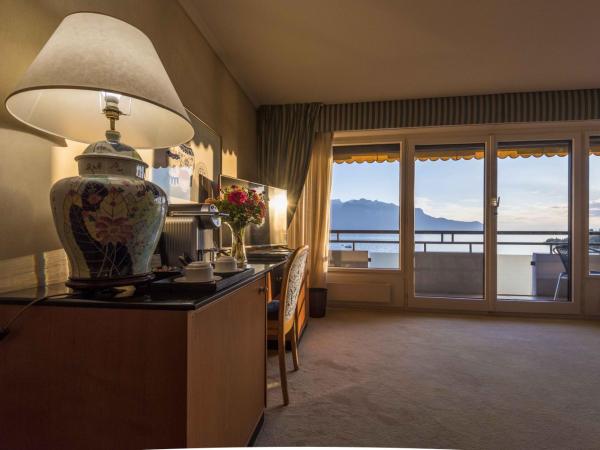 Royal Plaza Montreux : photo 2 de la chambre chambre double deluxe avec balcon - vue sur lac ou parc et lac