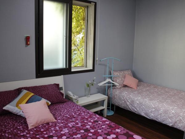 Jiwoljang Guesthouse : photo 3 de la chambre chambre triple avec salle de bains privative