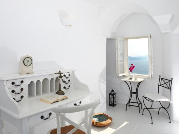 Atrina Canava 1894 : photo 6 de la chambre suite de luxe avec bain à remous - vue sur caldera