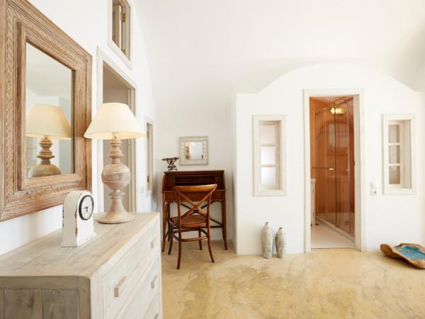 Atrina Canava 1894 : photo 8 de la chambre suite senior avec vue sur la caldeira