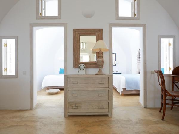 Atrina Canava 1894 : photo 9 de la chambre suite senior avec vue sur la caldeira