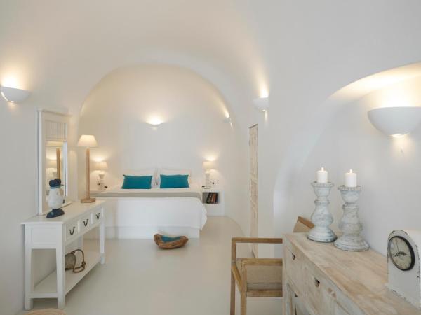 Atrina Canava 1894 : photo 1 de la chambre suite exécutive avec bain à remous extérieur chauffé - vue sur caldeira