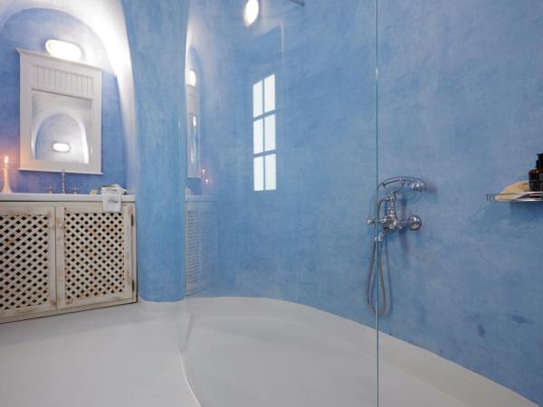 Atrina Canava 1894 : photo 5 de la chambre suite exécutive avec bain à remous extérieur chauffé - vue sur caldeira