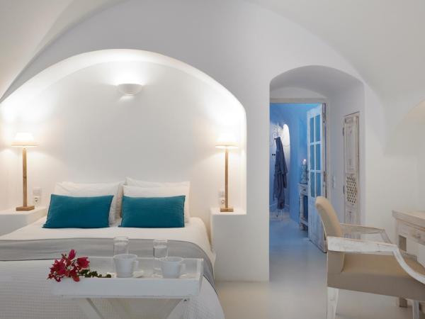 Atrina Canava 1894 : photo 10 de la chambre suite exécutive avec bain à remous extérieur chauffé - vue sur caldeira