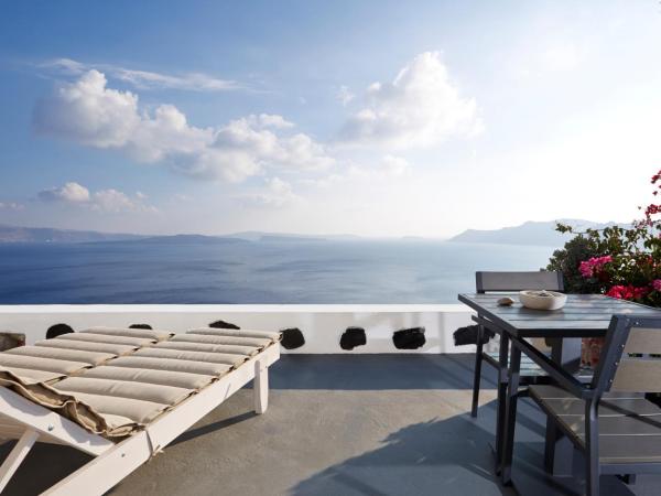 Atrina Canava 1894 : photo 7 de la chambre suite de luxe avec bassin profond extérieur - vue sur caldeira