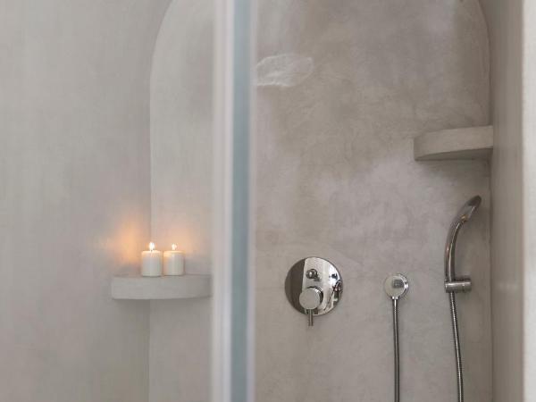 Atrina Canava 1894 : photo 7 de la chambre suite supérieure Élégante avec bain à remous intérieur - vue sur la caldeira