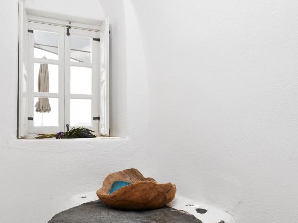 Atrina Canava 1894 : photo 1 de la chambre suite de luxe avec bain à remous - vue sur caldera