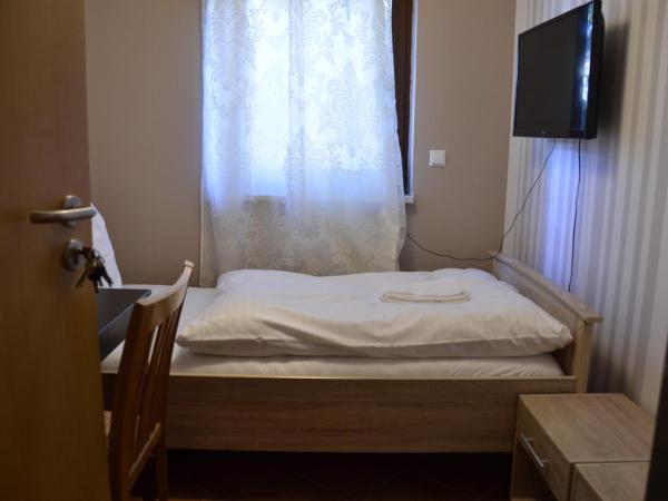 Boutique Hotel Sena : photo 8 de la chambre chambre simple basique avec salle de bains commune