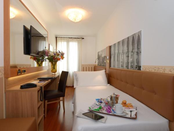 UNAHOTELS Ala Venezia-Adults 16 : photo 6 de la chambre chambre simple classique
